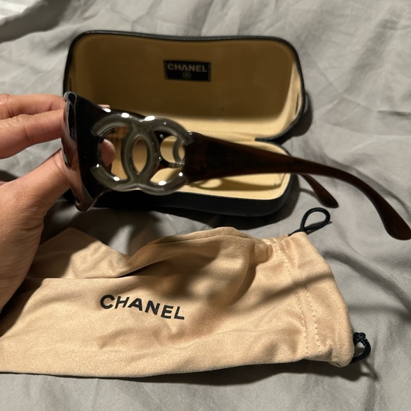 Chanel sunglasses authentic with side logo - Picture 1 of 7